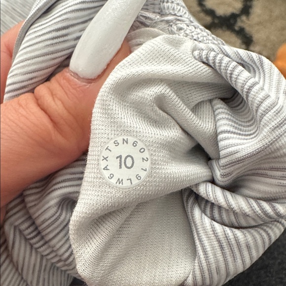 Lululemon heathered grey Striped Leggings - Picture 4 of 4